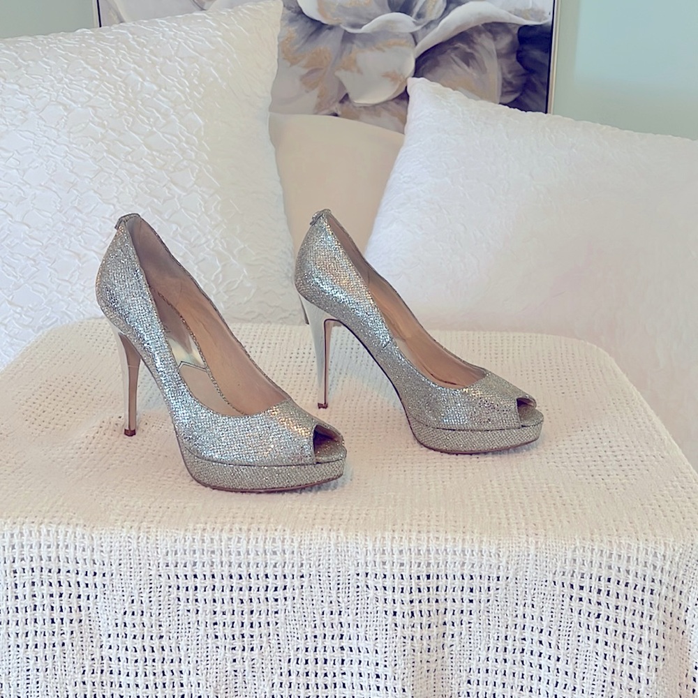 Michael Kors Silver Glitter Peep Toe Pumps Size 8M